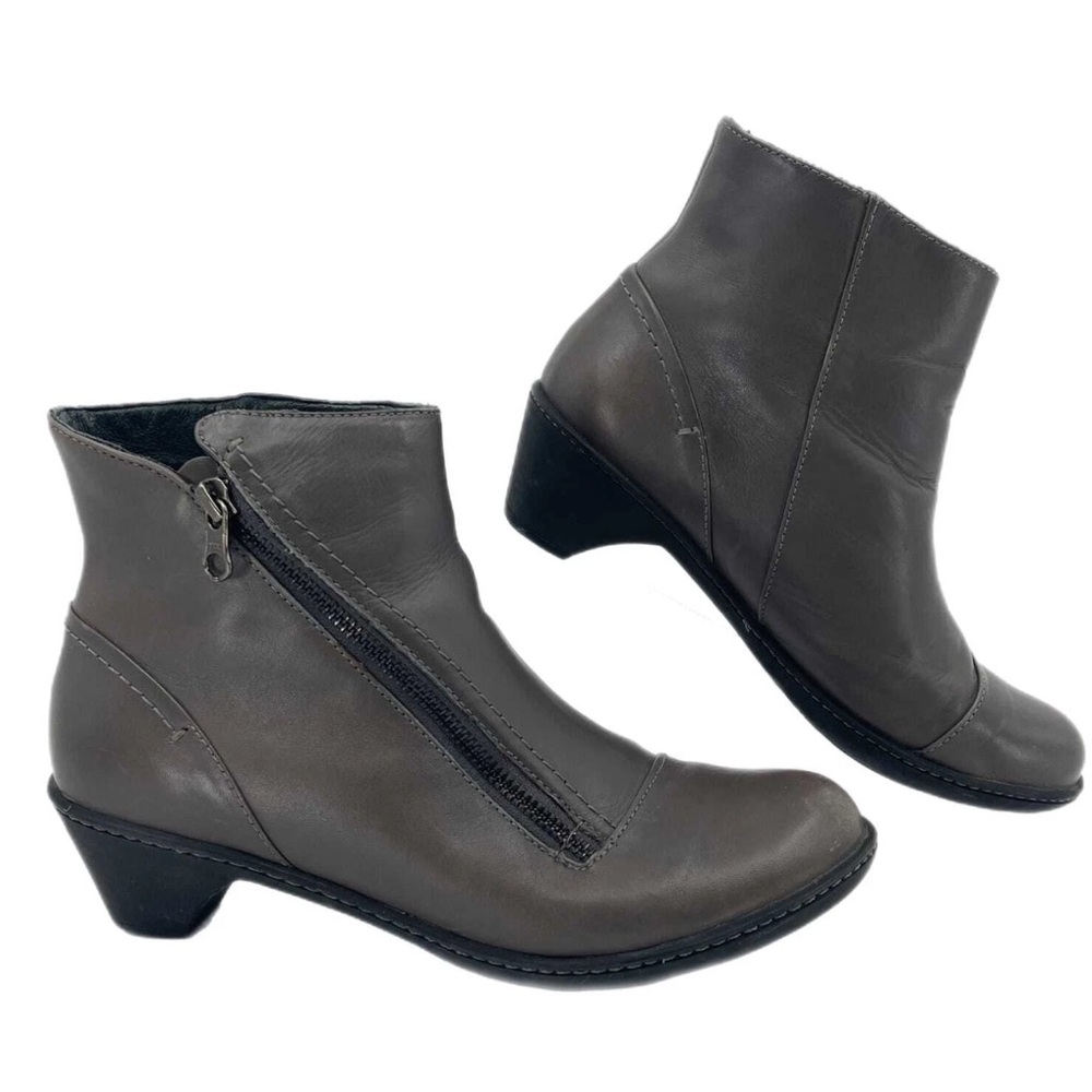 Dansko Black & Gray Leather Ankle Boots & Booties Round Toe, Zip Closure🔥